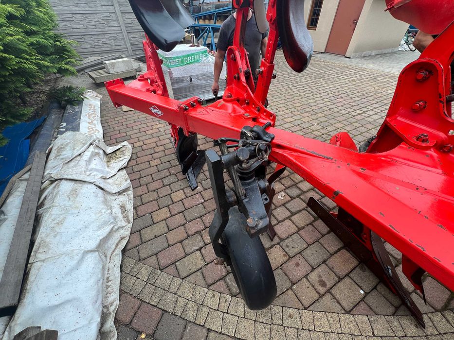 Pług Kuhn MultiMaster 120 4- skibowy obrotowy