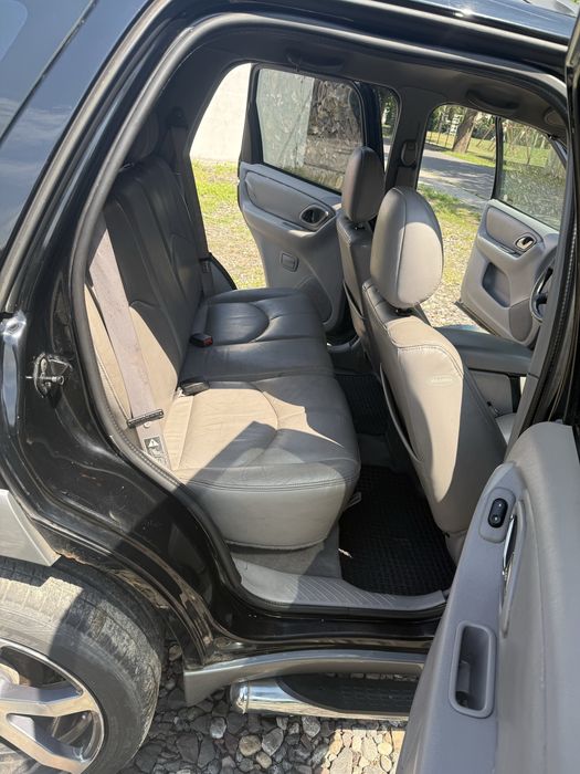 Mazda Tribute 2001 rok 3.0 automat 4WD odsprzedam projekt