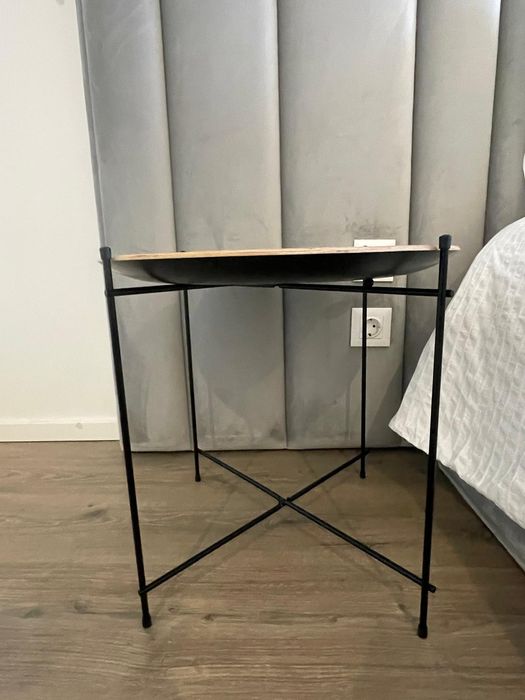 2 mesas de Apoio Area