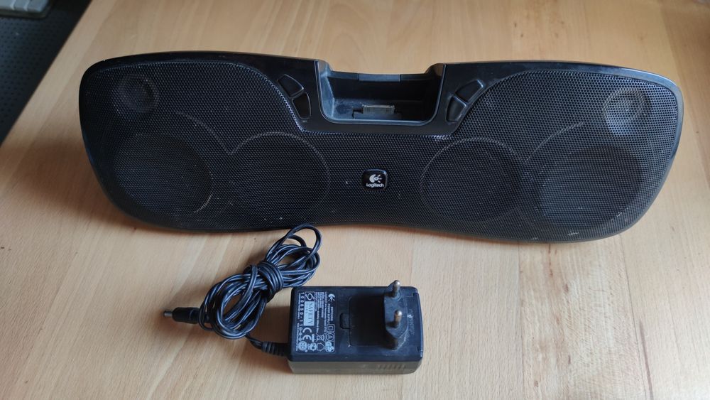 Док-станція для iPod і iPhone Logitech S715i
8 годин роботи від батаре