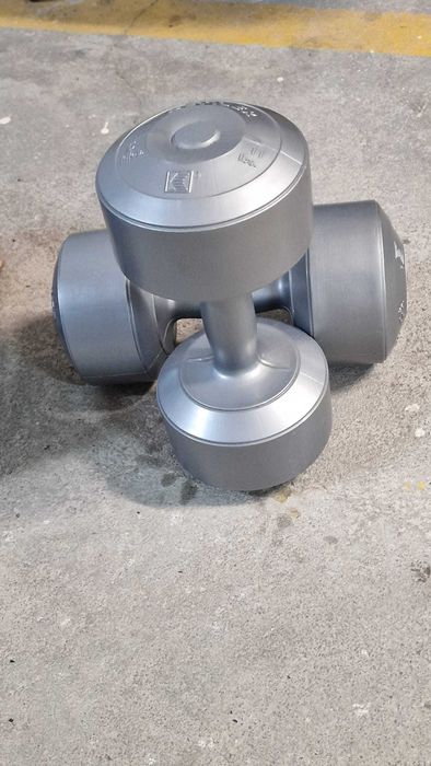 Par de halteres 5kg (cada) Kettler — com caixa, bom estado