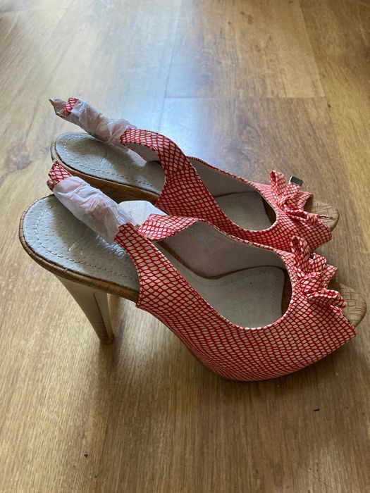 Buty na obcasie r37 nowe