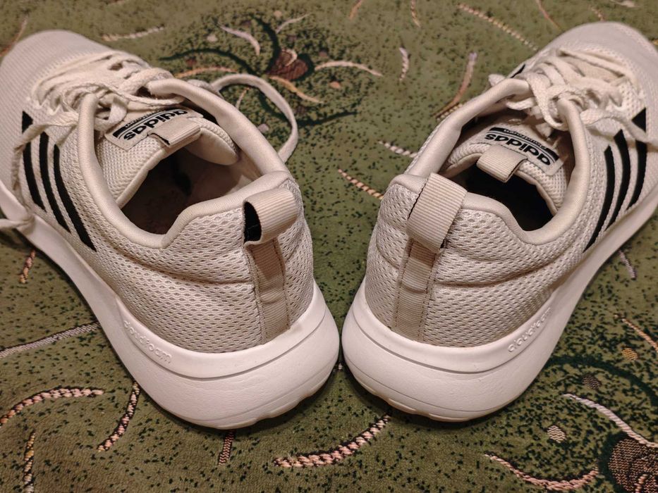 Кроссовки Adidas (оригинал) фирменные размер-43,5 стелька- 27,5-28см.