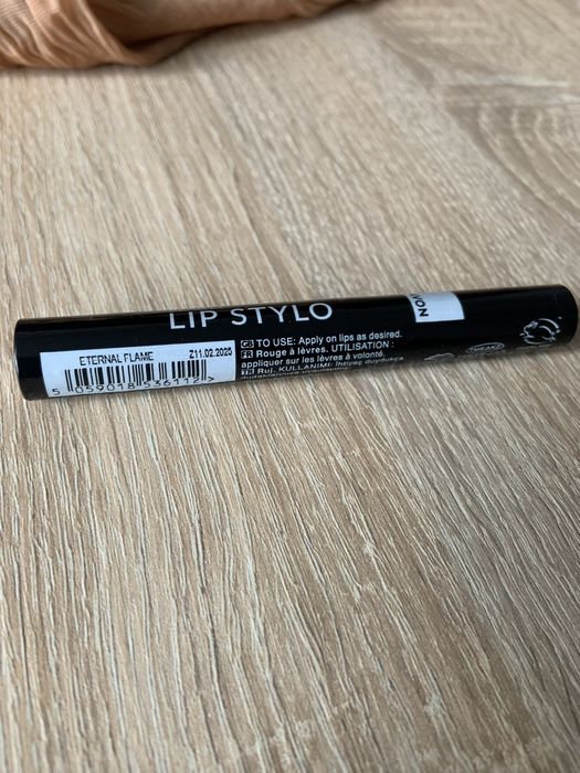 Szminka Eternal Flame Avon nowa