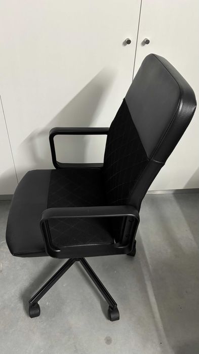 Cadeira de Escritório Ergonómica Giratória – Excelente Estado