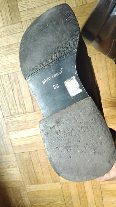 Czarne skórzane buty zimowe Gino Rossi, rozmiar 39