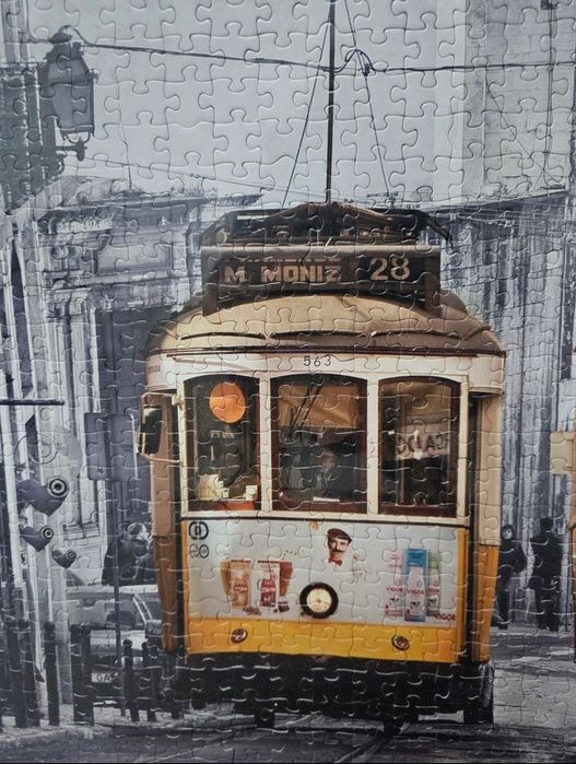 Puzzle da cidade de Lisboa, com elétricos