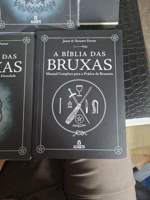 A Deusa das Bruxas,Deus das Bruxas,A Bíblia das bruxas de Janet Farrar