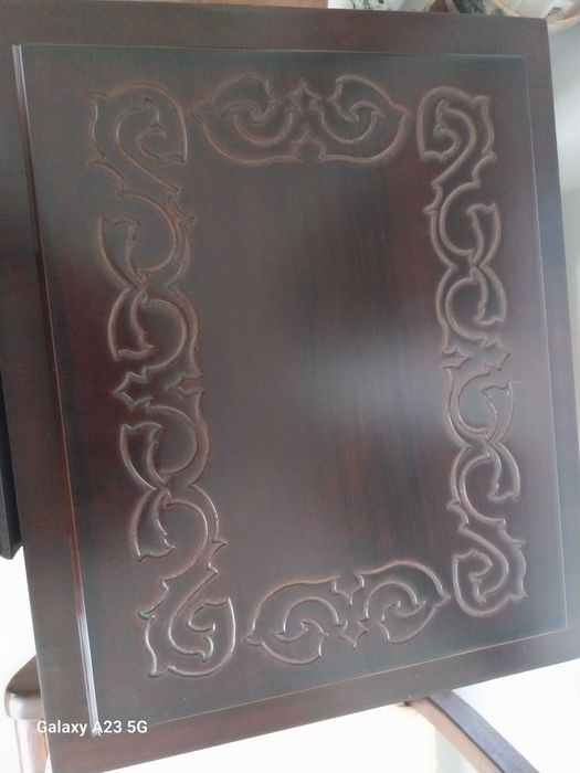 caixa em madeira com suporte para livro/atril