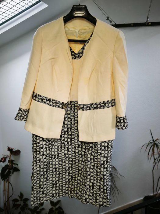 Roupa semi usada