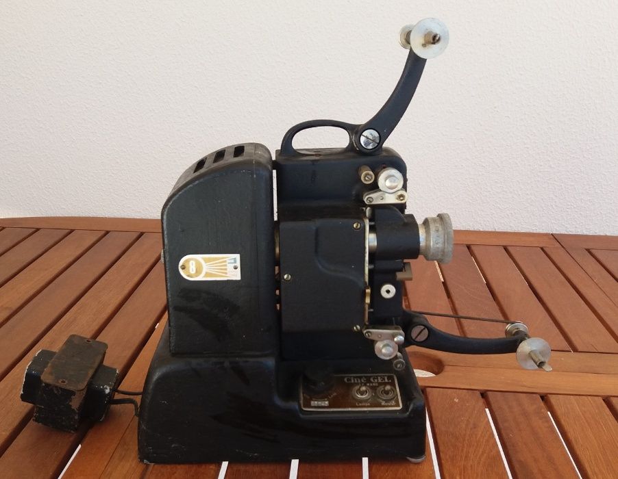 Projecteur De Cinéma Royal Cinegel 8 Mm – Ancien Projecteur De Film Fixe, état Correct, Pour Collection