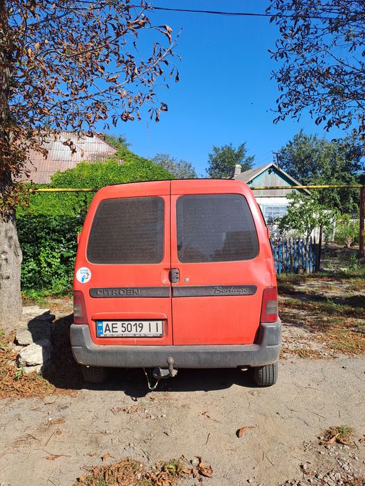 Машина Citroen Berlingo ситроен