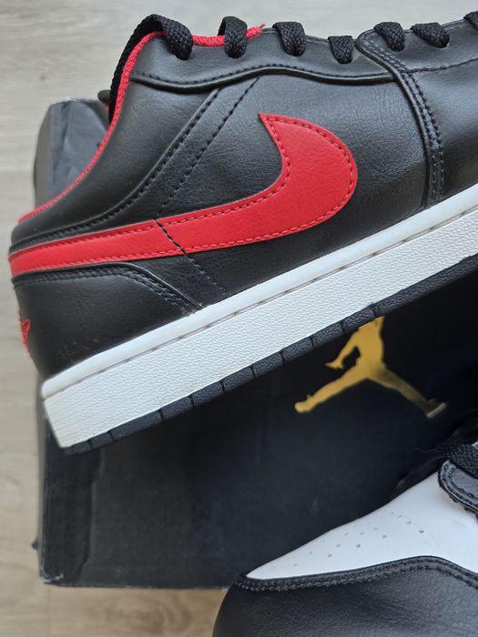 Air Jordan 1 Low Black / Fire Red / White