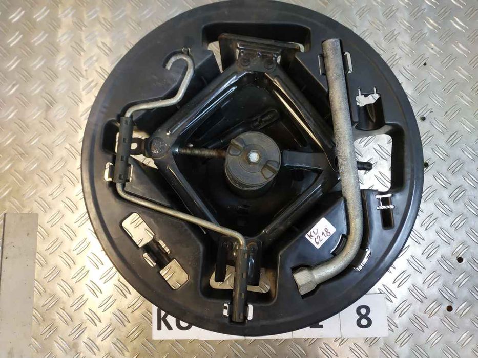 Fiat/Alfa/Lancia Punto 05- Ящик інструментів домкрат ключ KU6218 46796