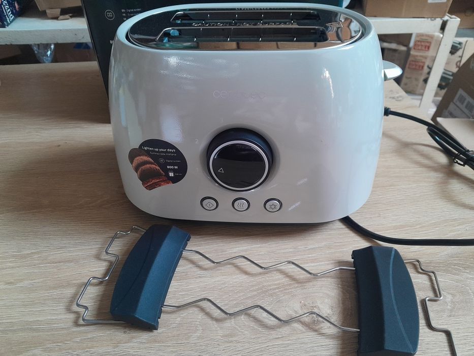 Cecotec toster 800w z wyświetlaczem beżowy