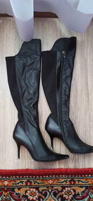 Жіночі високі осінні елегантні чоботи