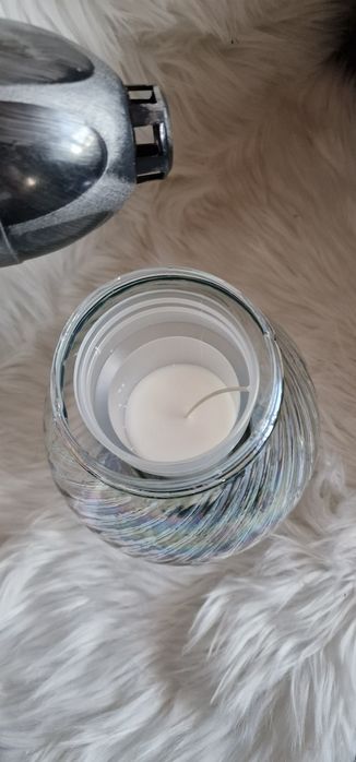 Szklany znicz tęczowe szkło mniejszy
Wymiary:

wysokość 33 cm

średnic