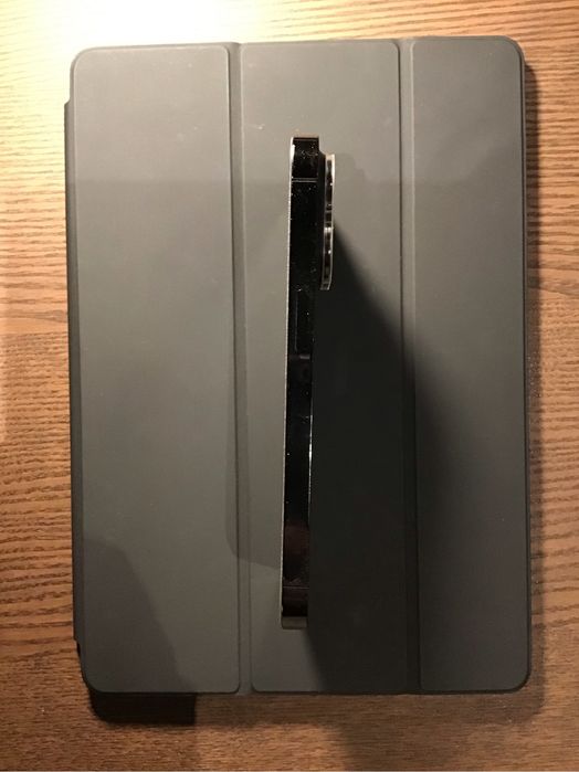 Iphone 14pro com seguro e garantia.