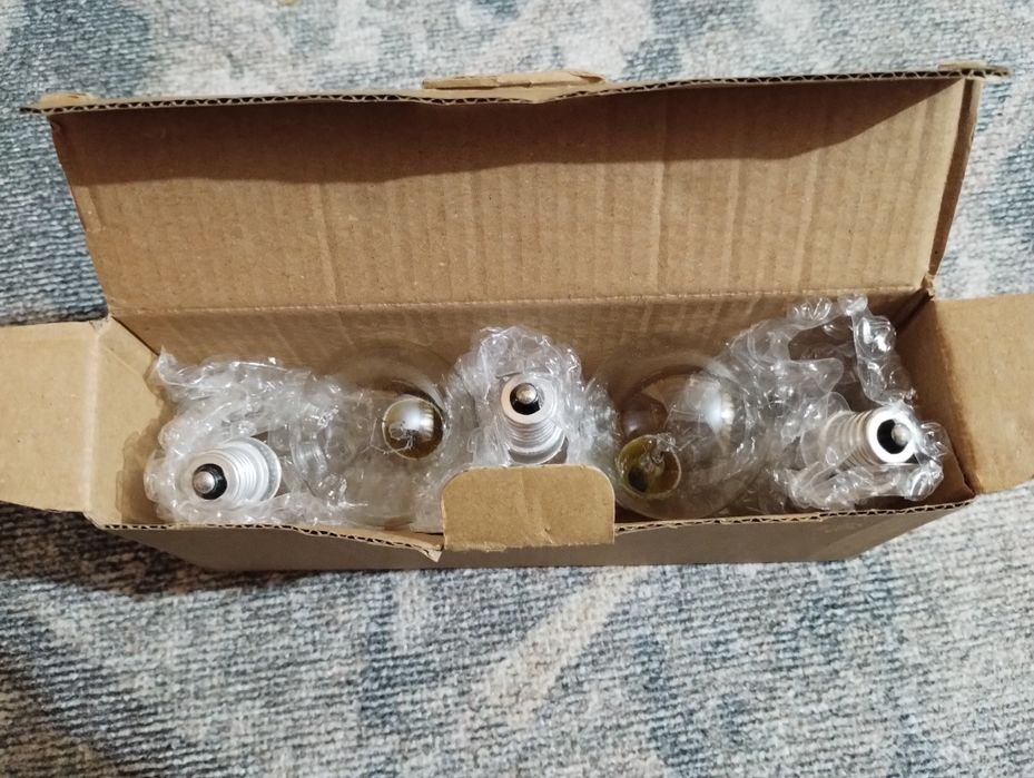 Лампочки розжарювання AC230V/40W/E14/WW.
Модель: G45-40W.
Виробник: