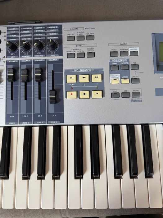Yamaha Motif ES6