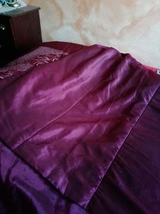 Dwustronna narzuta na łóżko