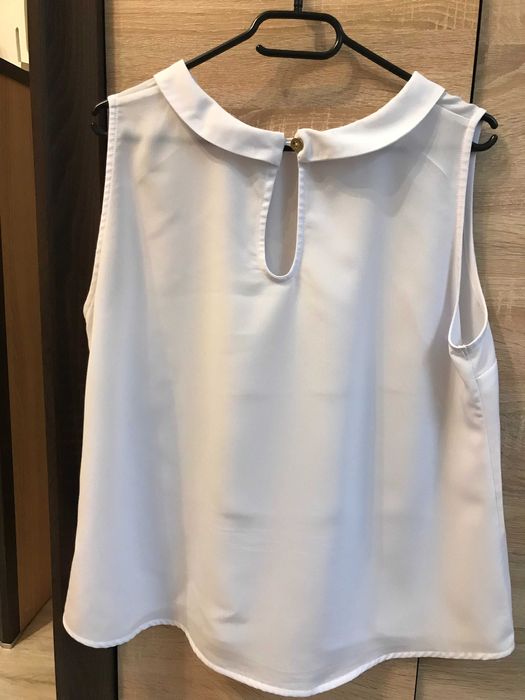 Biała koszula bez rękawów