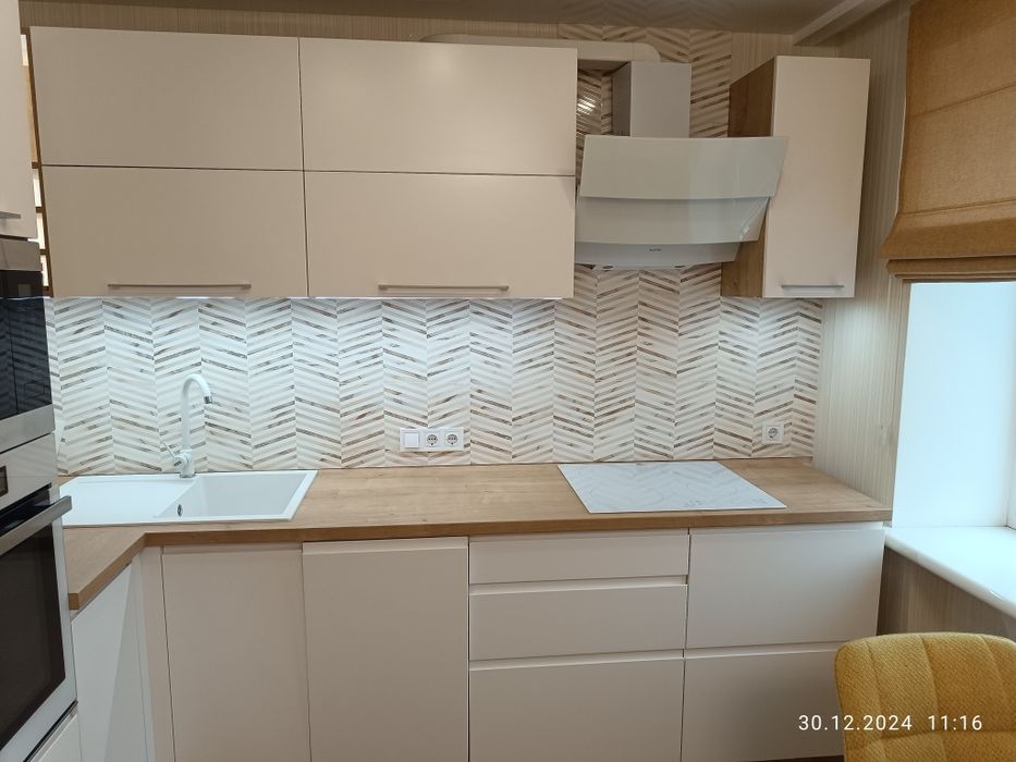 Квартира 4 комнатная  100м.кв. новый ремонт мебель техника