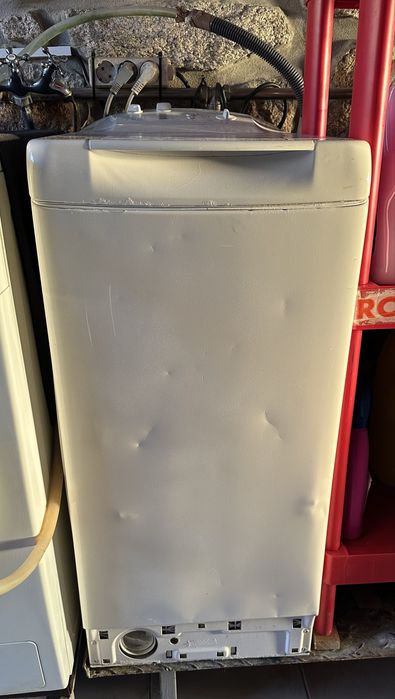 Vesndo máquina de lavar roupa estilo francesa, a trabalhar muito bem.