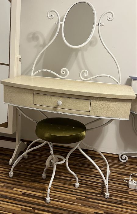 Comoda  e mesas cabeceira vintage