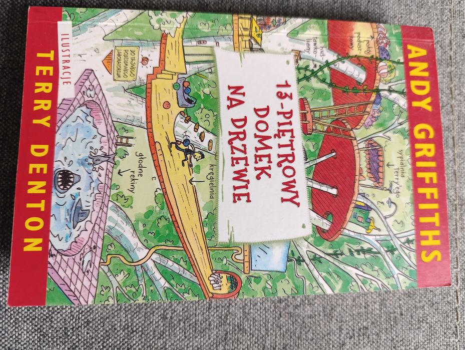 13 piętrowy domek na drzewie