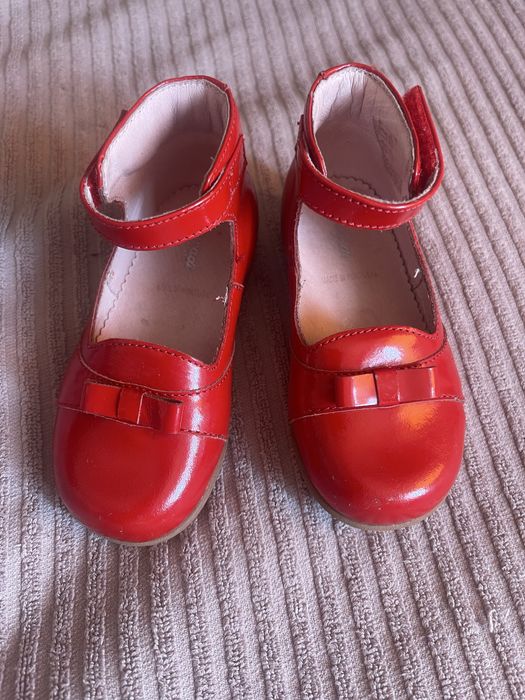 Туфлі для маленької леді.