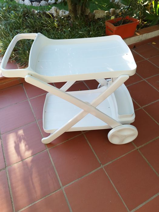 Carrinho de jardim para aperitivos e bebidas