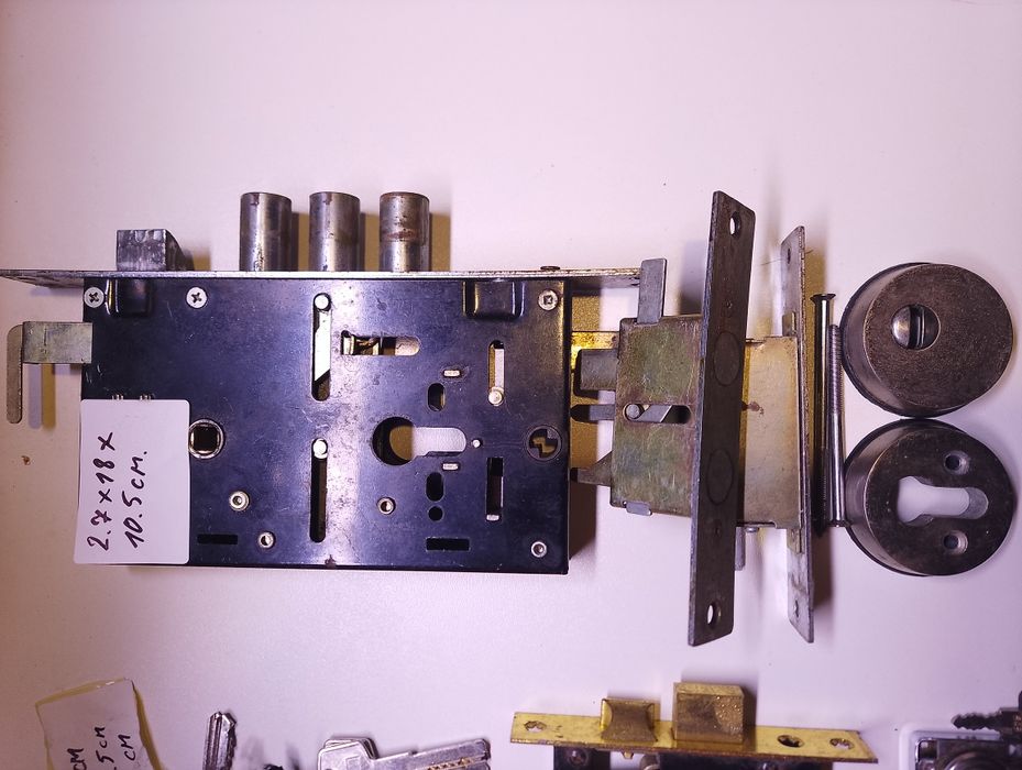 серцевина замка врізний замок личинка замка