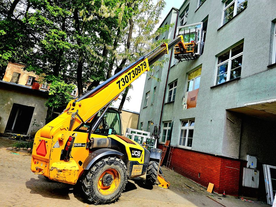 Rozładunki i załadunki - ładowarką teleskopową JCB 535-140