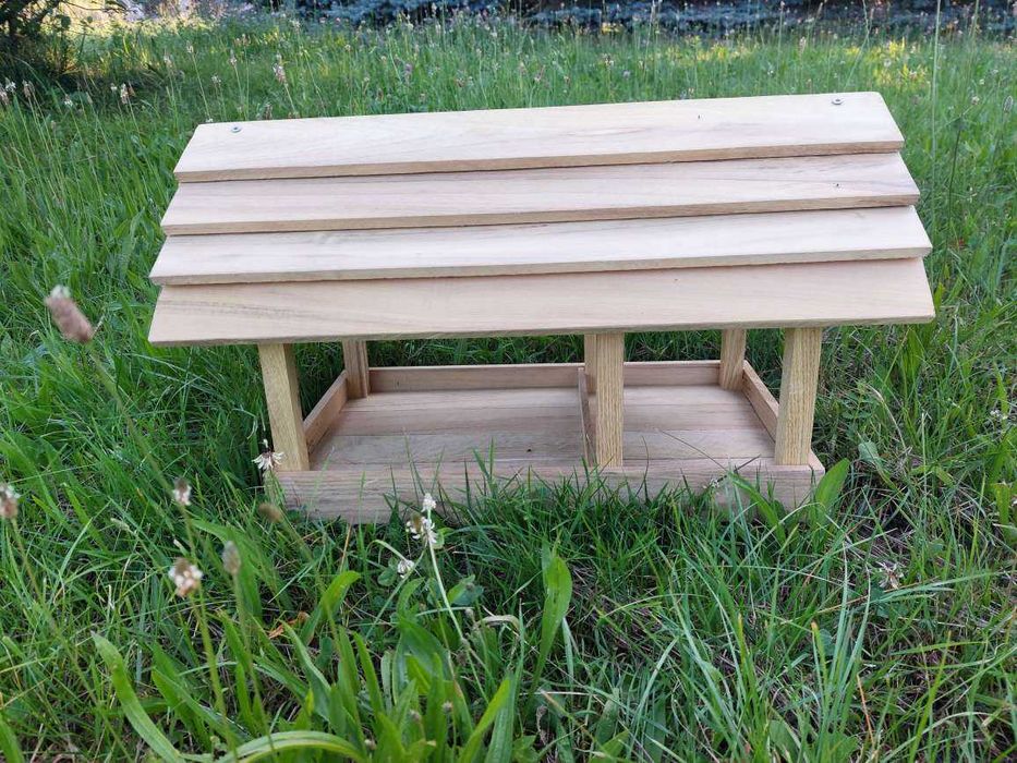 Drewniany akacjowy karmnik dla ptaków