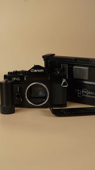 Canon F-1 z drzwiczkami Proback II Polaroid