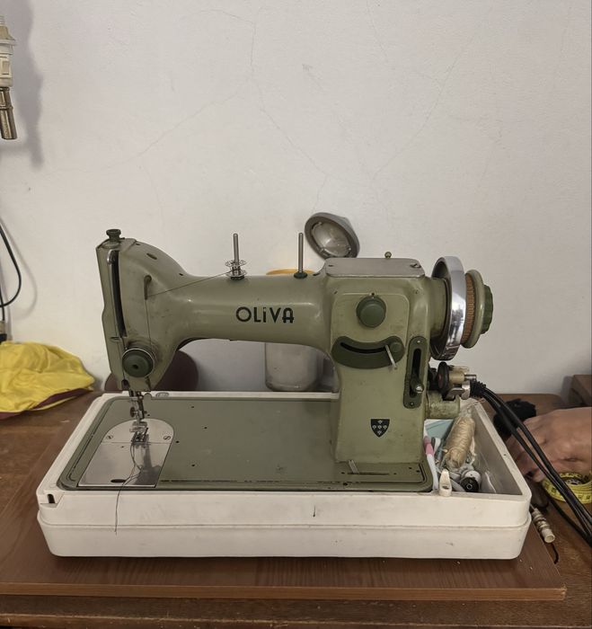Maquina costura oliva portatil