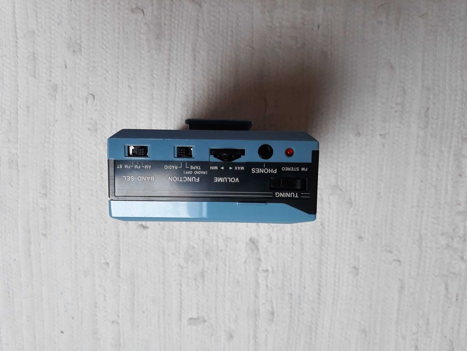 Walkman Sanyo completo na caixa - rádio AM/FM Stereo, equalizador