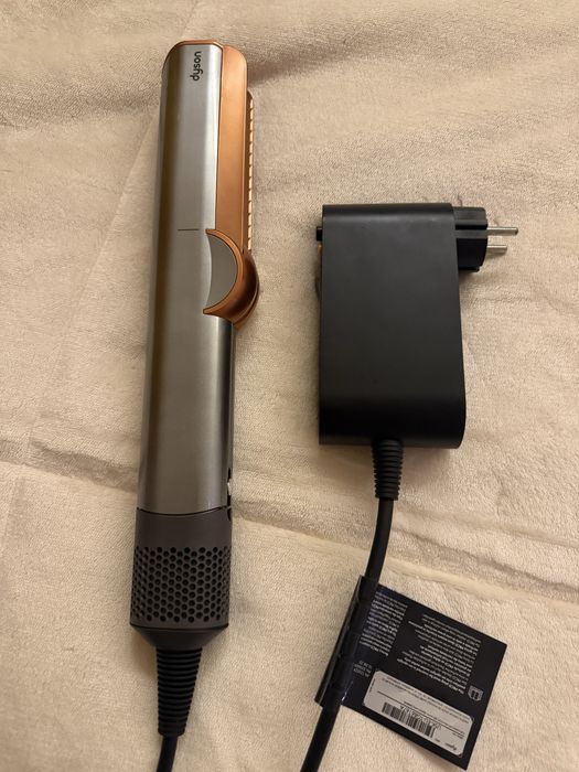 Dyson Airstrait - cinzento e laranja