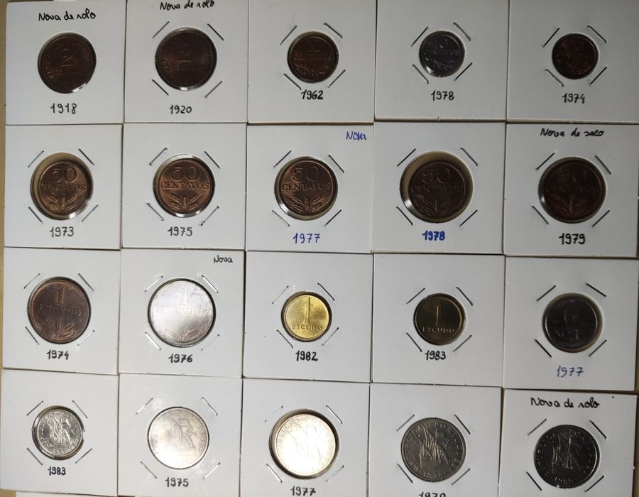 24 moedas novas da República + 4 moedas da monarquia