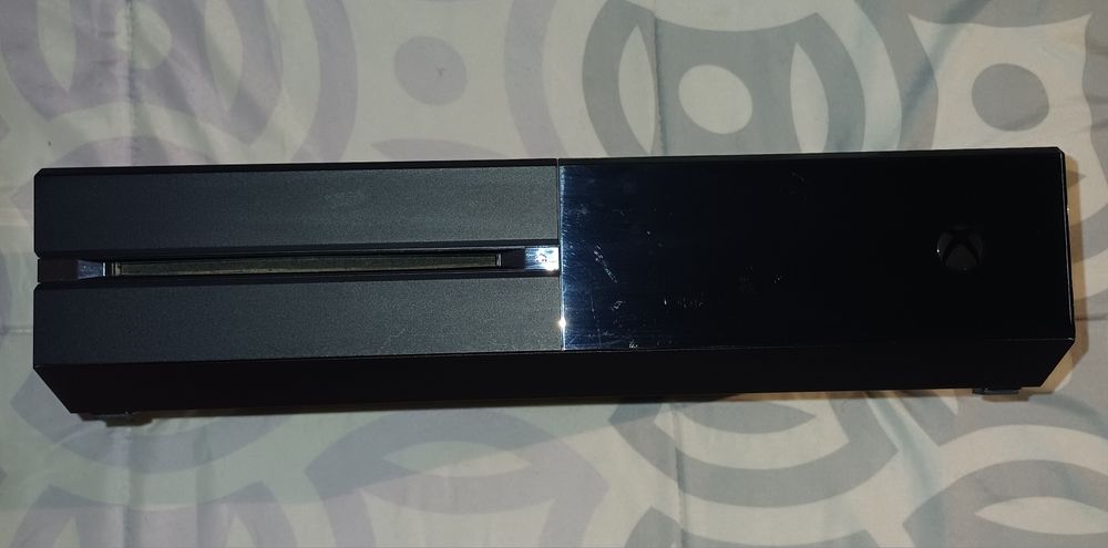 Xbox one com comando e jogo513121648777646081