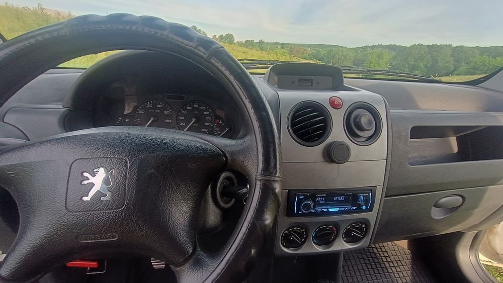 Авто Пежо партнер 1.9 дизель груз 2008 року