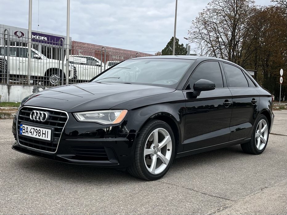 Машина Audi  A3 2016