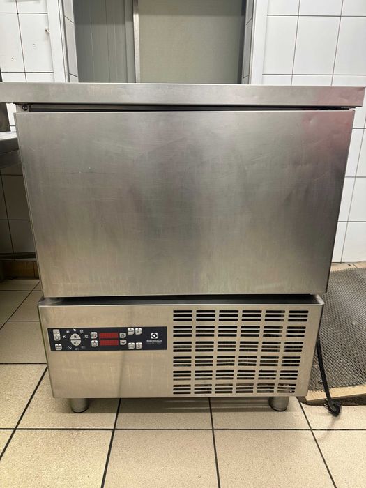 Profesjonalna zamrażarka szokowa Electrolux RBF061 115 l – do naprawy