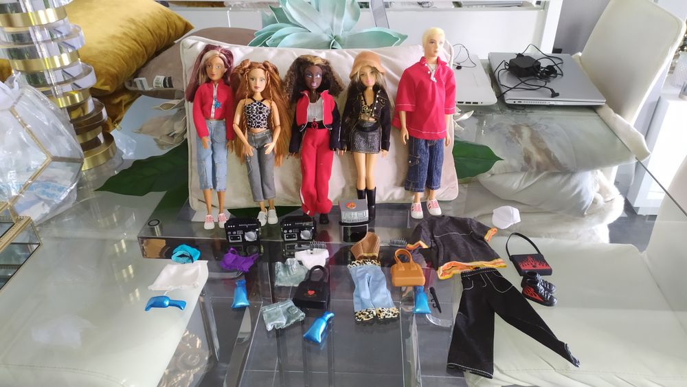 Coleção RARA da Mattel 4 flava grafiters + roupas e acessorios extra