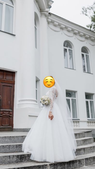 Весільна сукня асилует