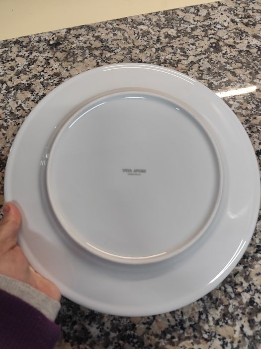 Conjunto de loiça para venda ou aluguer