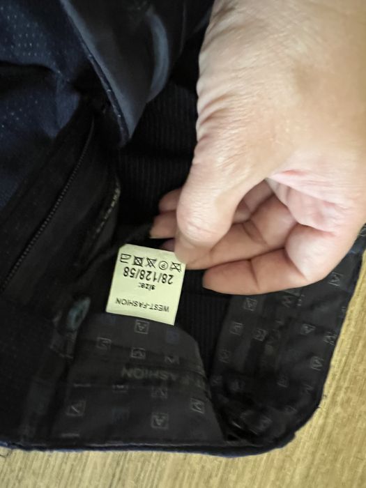 Продам школьный костюм р.28