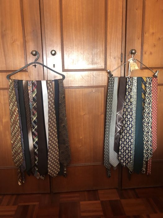 Lote de 20 gravatas de seda e outras