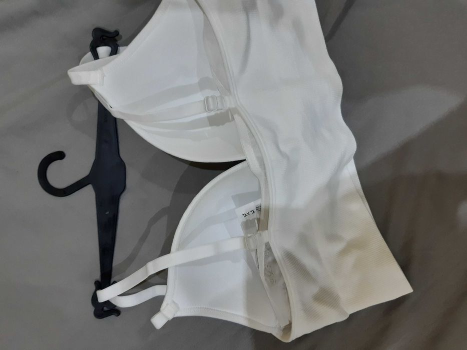 Biustonosz sportowy bialy